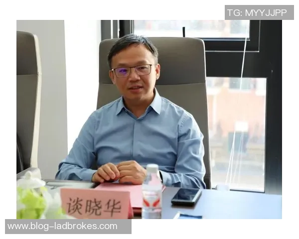 足球林伟平的成长之路与职业生涯的辉煌成就探讨 足球林伟平的成长之路与职业生涯的辉煌成就探讨