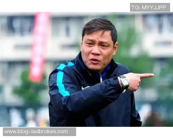 足球场上的无声英雄队医如何成为球员与教练之间的桥梁 足球场上的无声英雄队医如何成为球员与教练之间的桥梁