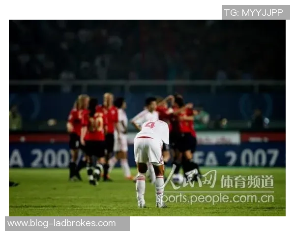 足球的破胆与重生:从失落到荣耀的心路历程 足球的破胆与重生:从失落到荣耀的心路历程